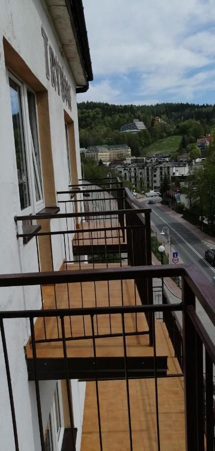 クリニツァ・ズドルイ Domy Wczasowe Tryumfy Bed & Breakfast エクステリア 写真