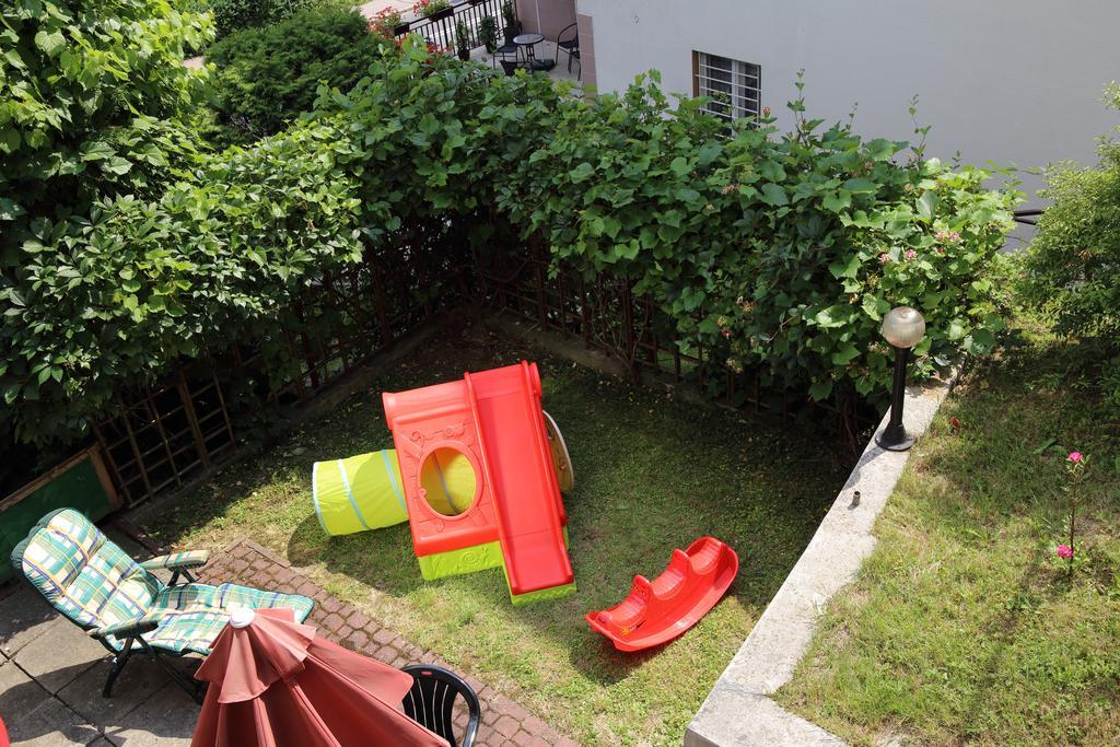 クリニツァ・ズドルイ Domy Wczasowe Tryumfy Bed & Breakfast エクステリア 写真